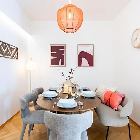 Apartmán Days - Spacious 3bdr With Workspace, Ac In New Town