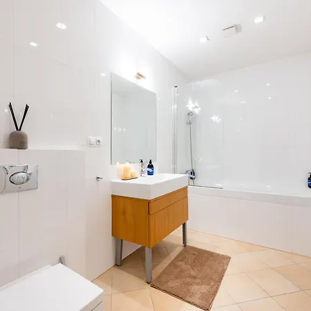 Διαμέρισμα Days - Spacious 3bdr With Workspace, Ac In New Town *